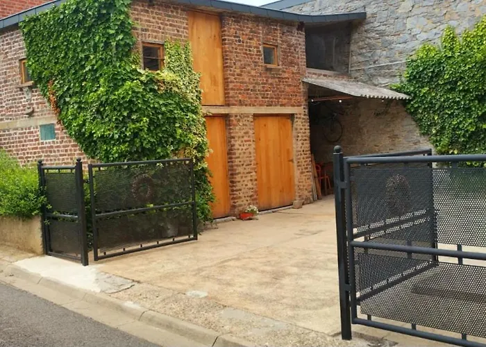 La Maison D'alfred- Cosy Avec Cour Burdinne